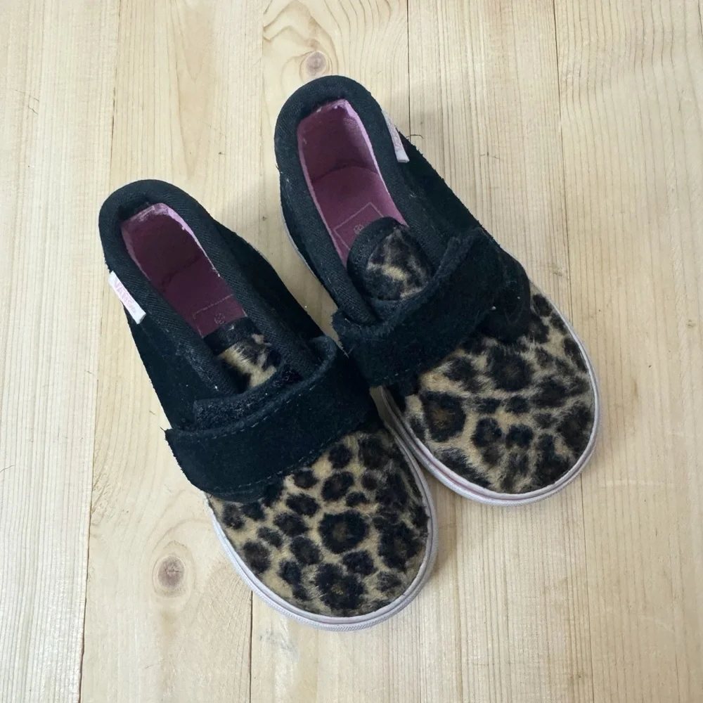 Vans Leopard Print Kids Shoes. Great Condition. Size 4.5. Velcro Casual Bold